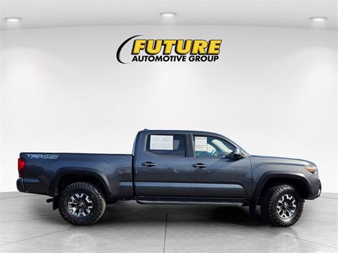 Used 2019 Toyota Tacoma TRD Off-Road image 3