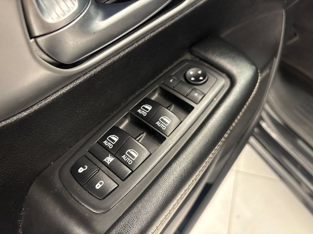 Used 2019 Chrysler Pacifica Touring-L Plus w/ Advanced Safetytec Group FWD image 33