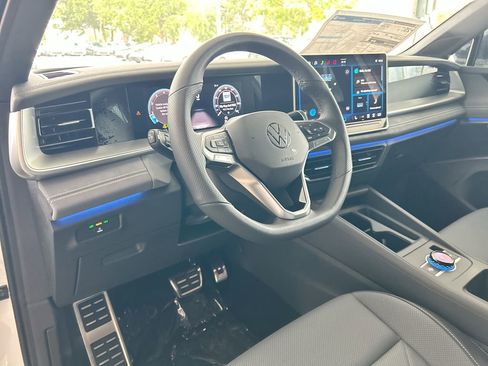 New 2026 Volkswagen Tiguan SE R-Line AWD/4WD image 14