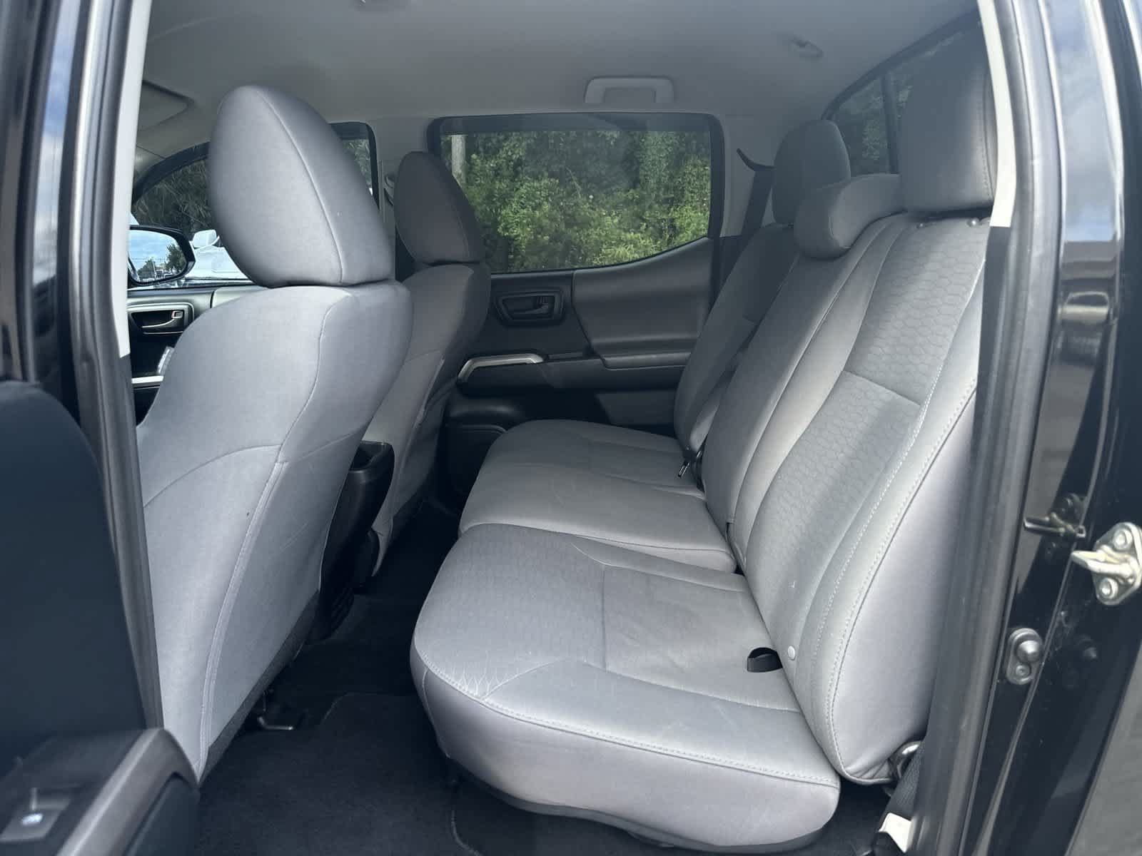 Used 2016 Toyota Tacoma SR5 w/ SR5 Appearance Package (SN) RWD image 14