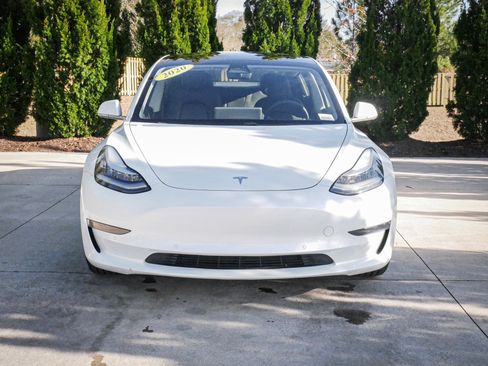Used 2020 Tesla Model 3 Standard Range image 3