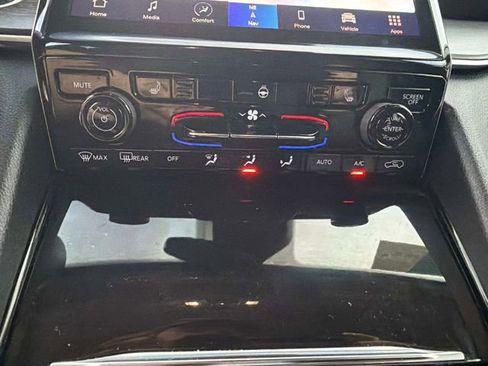 Used 2023 Jeep Grand Cherokee L Limited AWD/4WD image 25