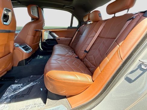 Used 2023 BMW 760i xDrive AWD/4WD image 21
