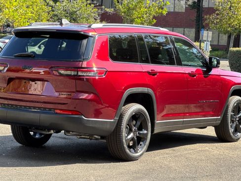 New 2025 Jeep Grand Cherokee L Limited w/ Black Appearance Package image 3
