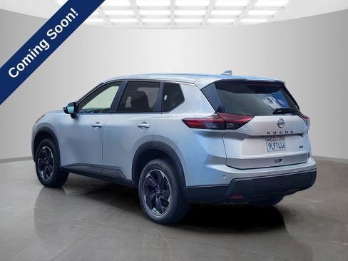 Used 2024 Nissan Rogue SV FWD image 5