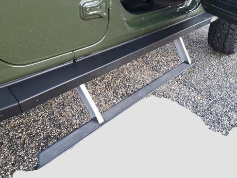 Used 2022 Jeep Gladiator Sport image 15