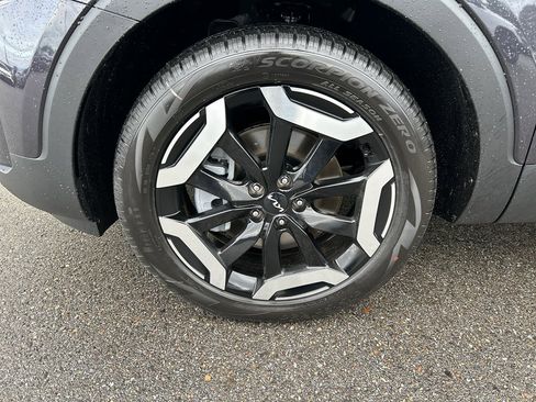 New 2025 Kia Telluride S image 9