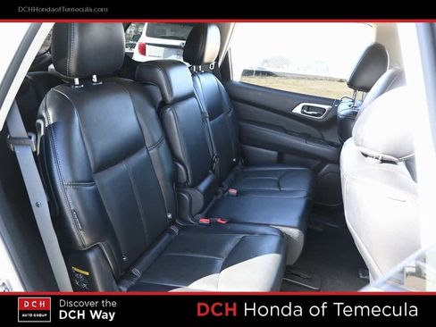 Used 2020 Nissan Pathfinder Platinum image 19