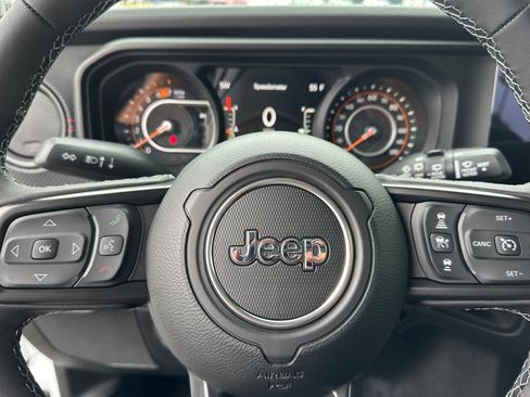 New 2026 Jeep Wrangler Unlimited Rubicon AWD/4WD image 23