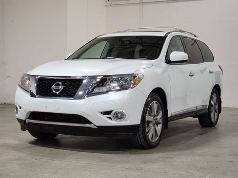 Used 2016 Nissan Pathfinder Platinum image 4