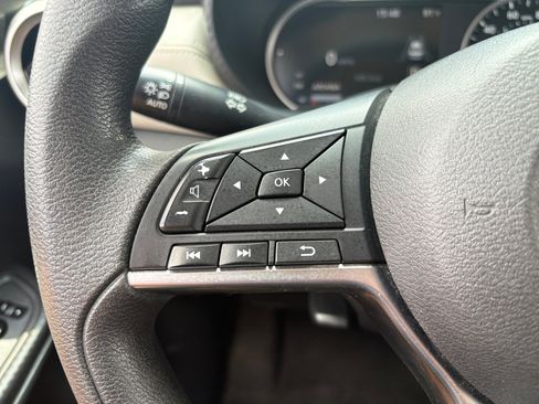 Used 2020 Nissan Versa SV FWD image 15