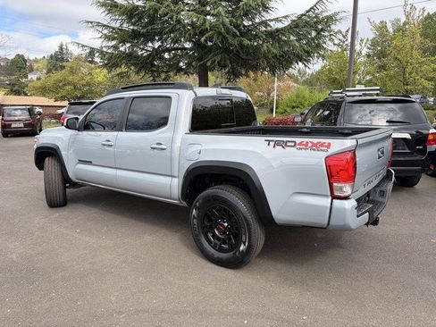 Used 2018 Toyota Tacoma TRD Off-Road AWD/4WD image 5