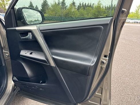 Used 2015 Toyota RAV4 Limited AWD/4WD image 25