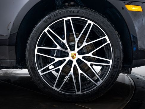 Certified 2026 Porsche Macan AWD/4WD image 11