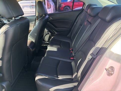 Used 2018 MAZDA MAZDA3 Touring image 3