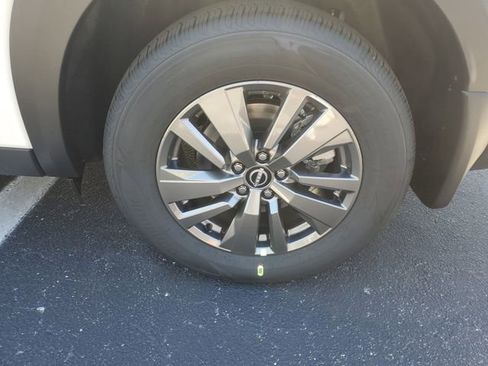 New 2026 Nissan Pathfinder S image 5