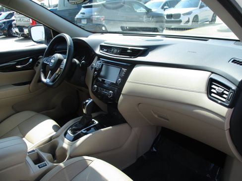 Used 2020 Nissan Rogue SL w/ Premium Package AWD/4WD image 40