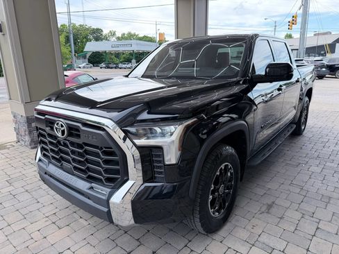 Used 2022 Toyota Tundra SR5 RWD image 2