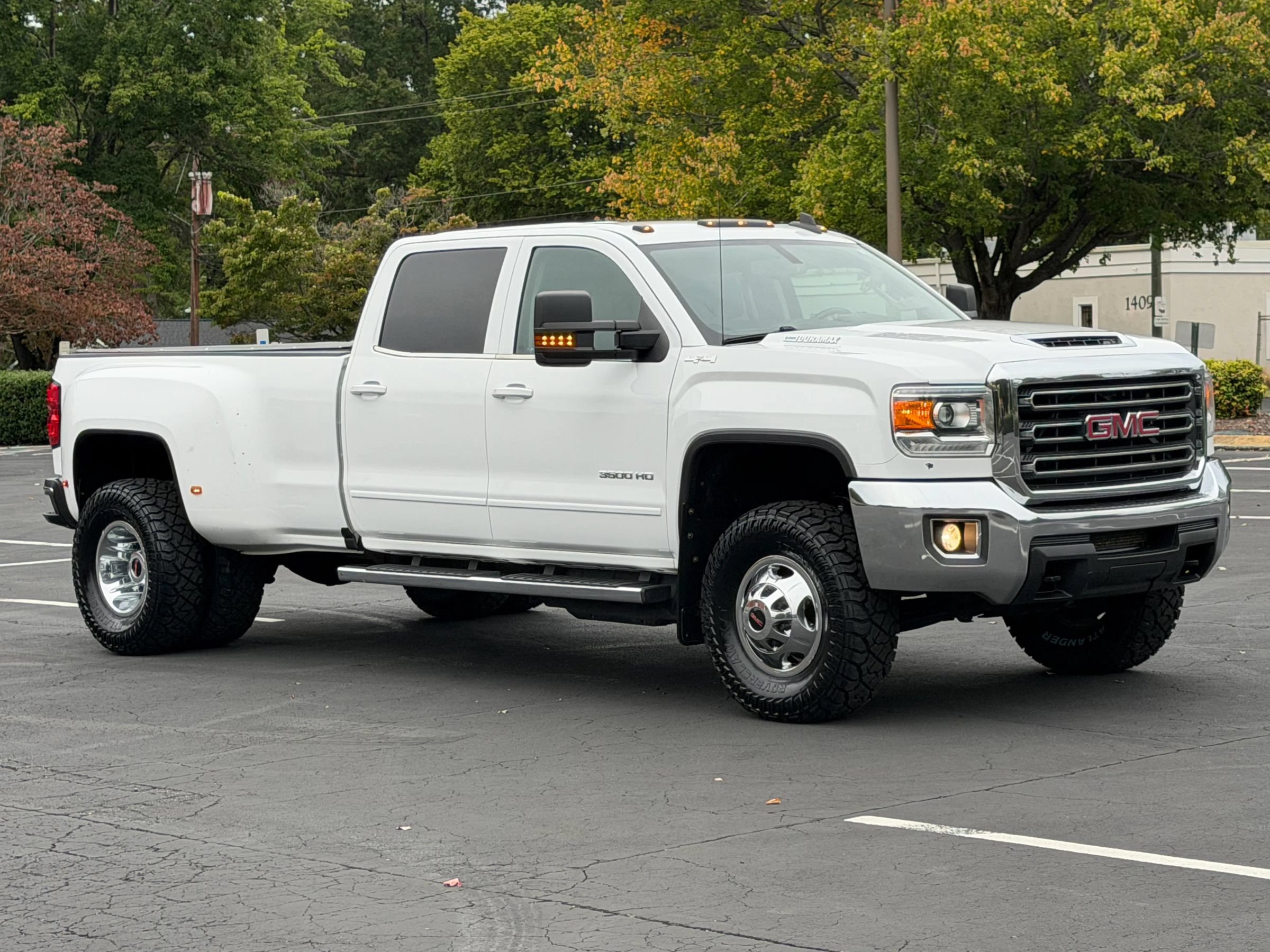 Used 2017 GMC Sierra 3500 SLE w/ SLE Preferred Package AWD/4WD image 4