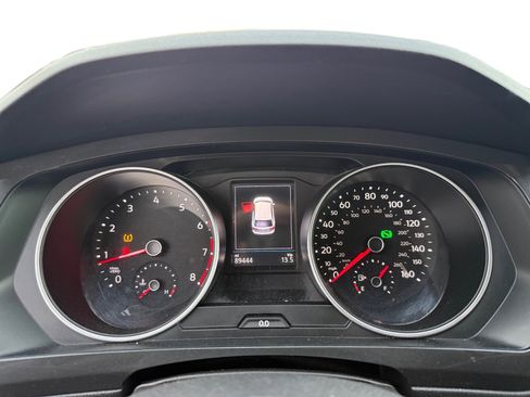 Used 2018 Volkswagen Tiguan SE w/ Panoramic Sunroof Package image 11