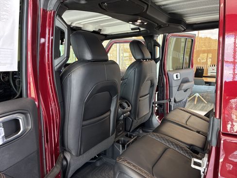 Used 2021 Jeep Gladiator Overland AWD/4WD image 15