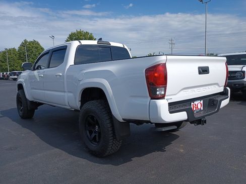 Used 2019 Toyota Tacoma TRD Sport AWD/4WD image 5