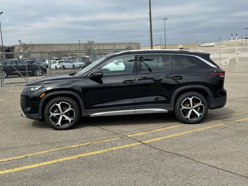 New 2025 Volkswagen Tiguan SE FWD image 2