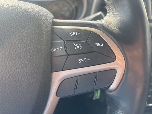 Used 2016 Jeep Cherokee Latitude w/ Cold Weather Group image 43