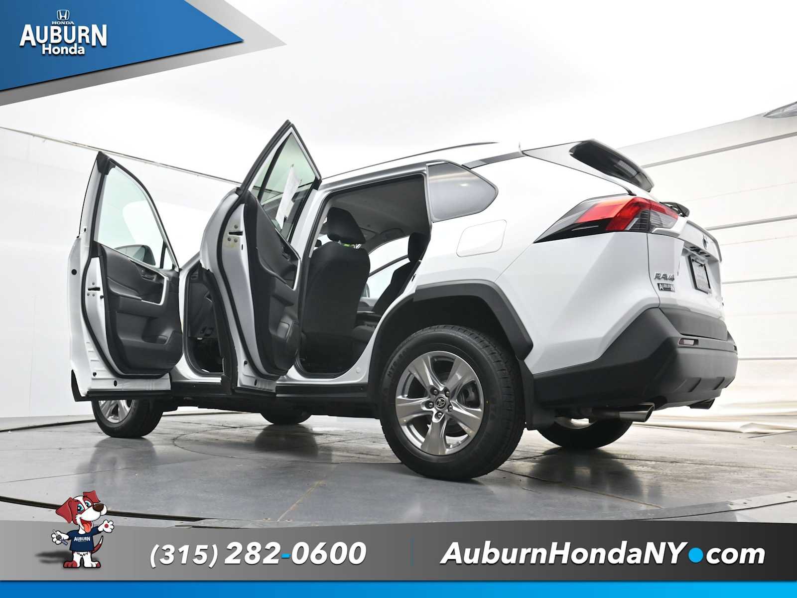 Used 2023 Toyota RAV4 LE AWD/4WD image 39