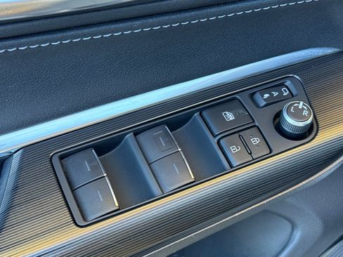 Certified 2023 Toyota Venza XLE AWD/4WD image 14