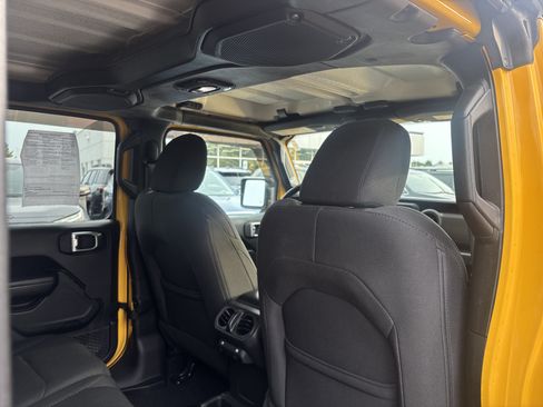 Used 2018 Jeep Wrangler Unlimited Sport S AWD/4WD image 14
