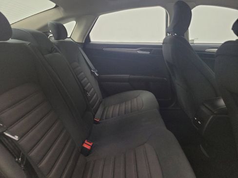 Used 2018 Ford Fusion SE w/ Fusion SE Technology Package FWD image 19
