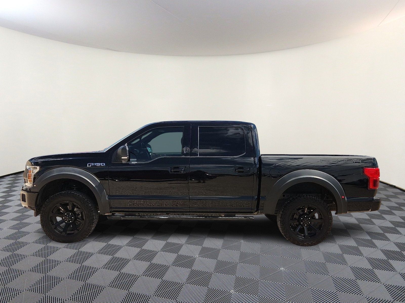 Used 2018 Ford F150 XLT w/ Equipment Group 302A Luxury AWD/4WD image 2