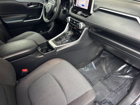 Used 2024 Toyota RAV4 XLE FWD image 15