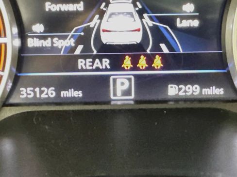 Used 2024 Nissan Sentra SR w/ SR Premium Package FWD image 18