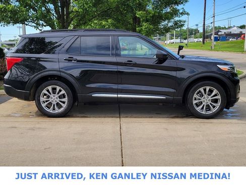 Used 2023 Ford Explorer XLT w/ Equipment Group 202A AWD/4WD image 2