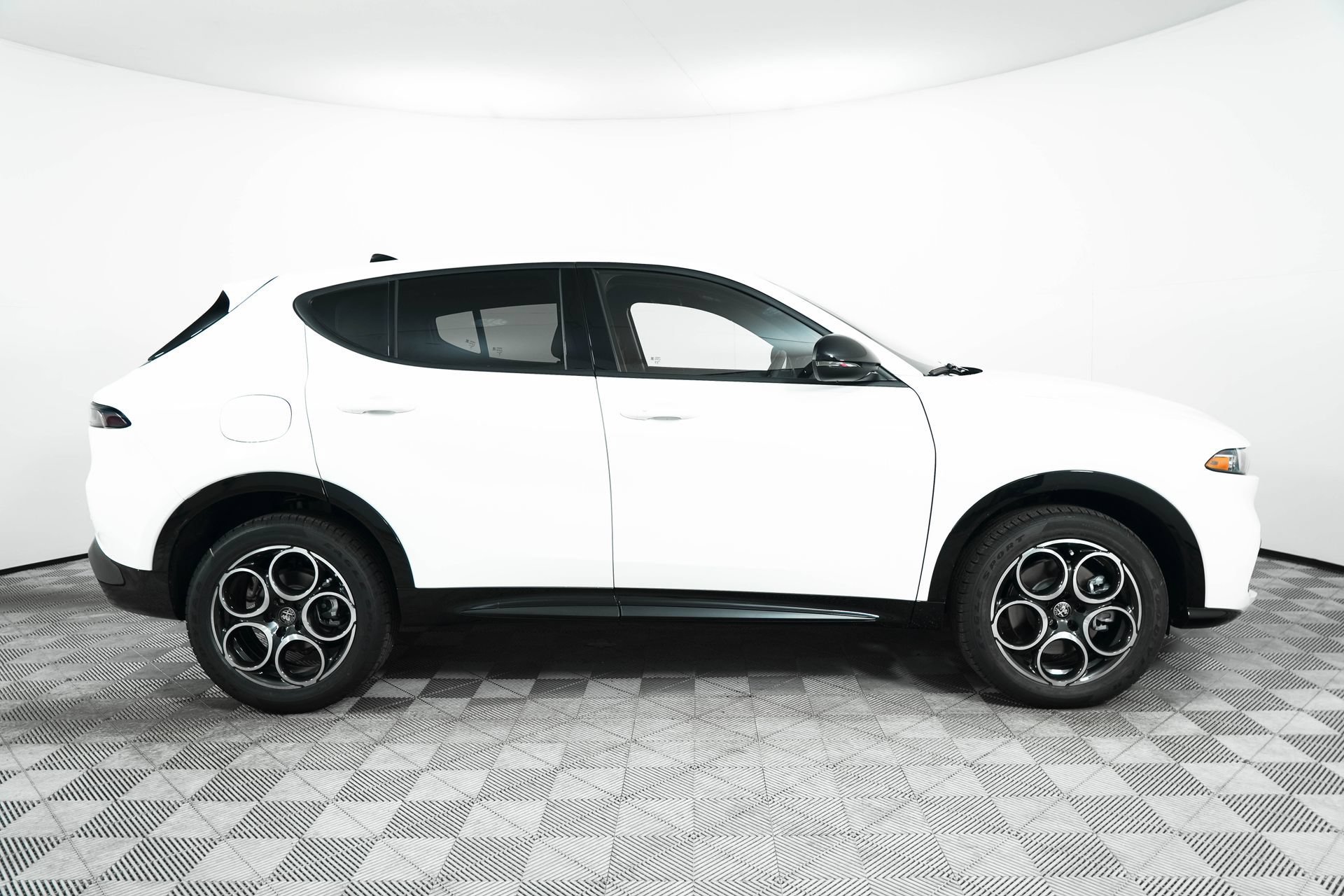 Used 2025 Alfa Romeo Tonale AWD/4WD image 8