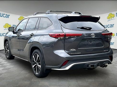 Used 2022 Toyota Highlander XSE AWD/4WD image 5
