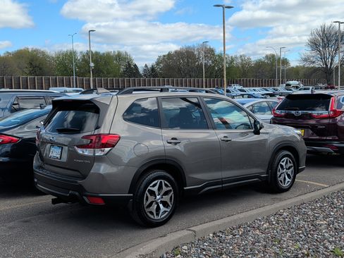Used 2021 Subaru Forester Premium AWD/4WD image 2