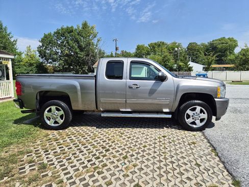 Used 2013 Chevrolet Silverado 2500 LT w/ Z71 Appearance Package AWD/4WD image 4