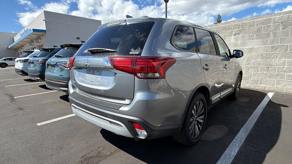 Used 2020 Mitsubishi Outlander ES AWD/4WD image 2