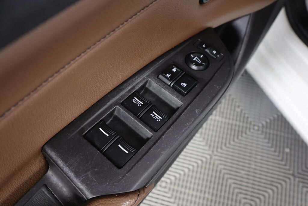 Used 2020 Acura ILX w/ Premium Package FWD image 30