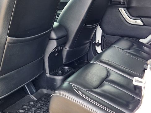 Used 2013 Jeep Wrangler Unlimited Sahara w/ Dual Top Group image 8