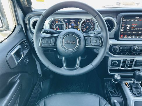 Used 2023 Jeep Wrangler Unlimited Sport w/ Sun And Sound Package AWD/4WD image 15