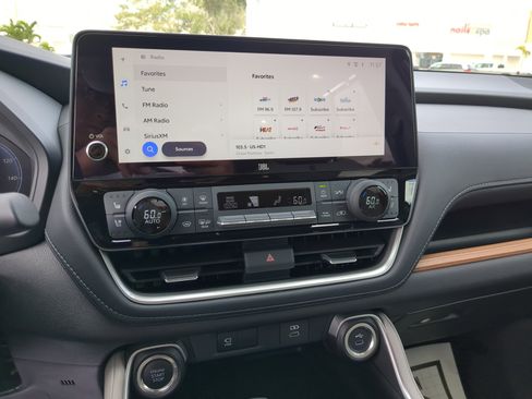 Used 2025 Toyota Grand Highlander AWD image 21