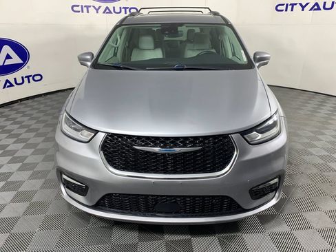 Used 2021 Chrysler Pacifica Touring-L FWD image 9