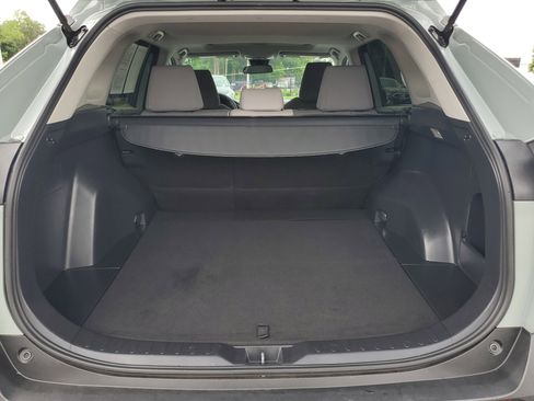 Used 2019 Toyota RAV4 XLE FWD image 9