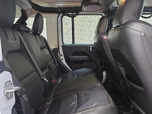 Used 2022 Jeep Wrangler Unlimited Sahara image 18