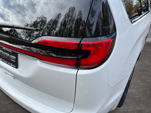 New 2026 Chrysler Pacifica Select image 34