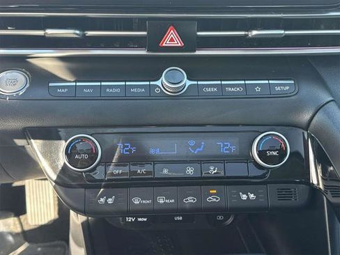 Used 2022 Hyundai Elantra Limited image 29